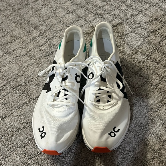 Oncloud Shoes - Oncloud womens sneakers 10.5 Never Worn